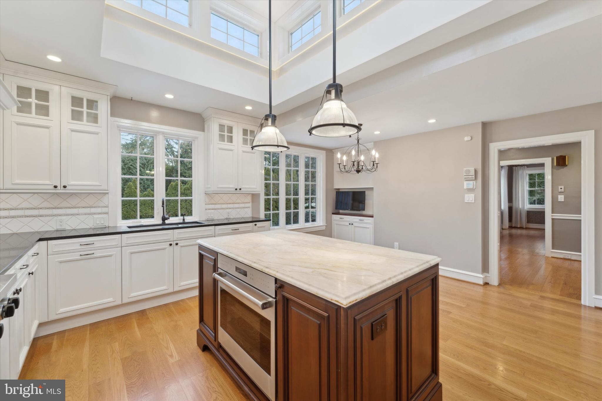 101 E BROOKHAVEN RD