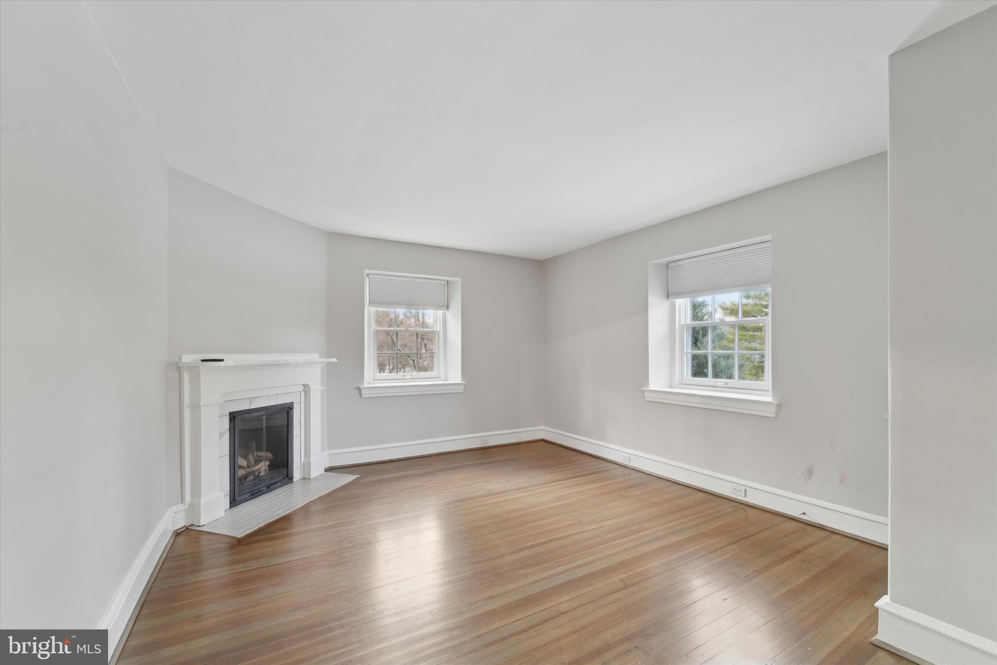 101 E BROOKHAVEN RD