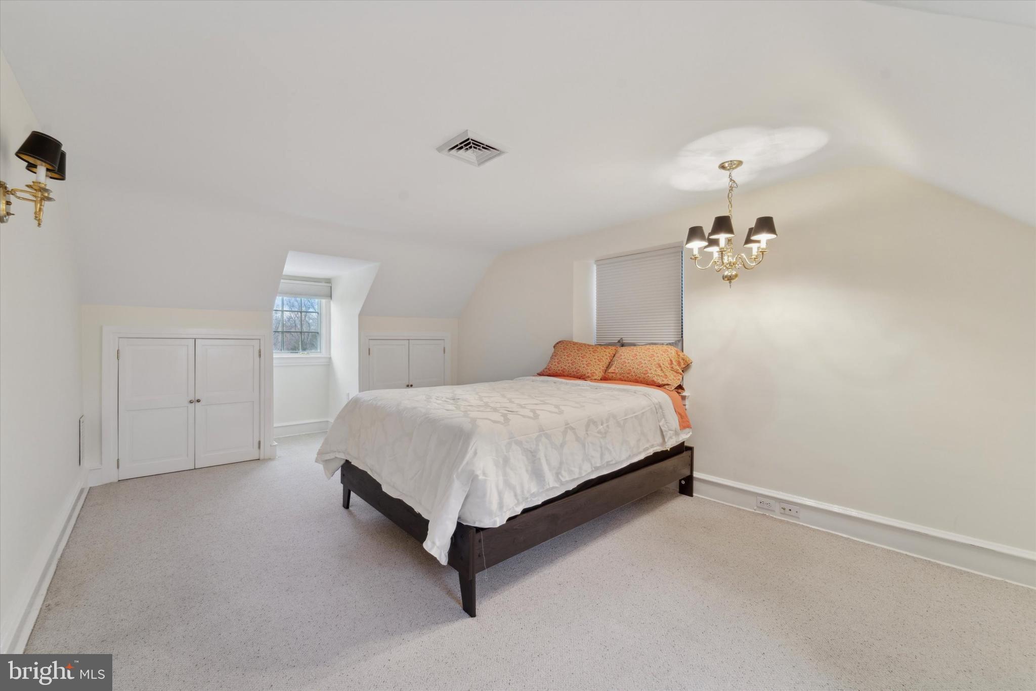 101 E BROOKHAVEN RD
