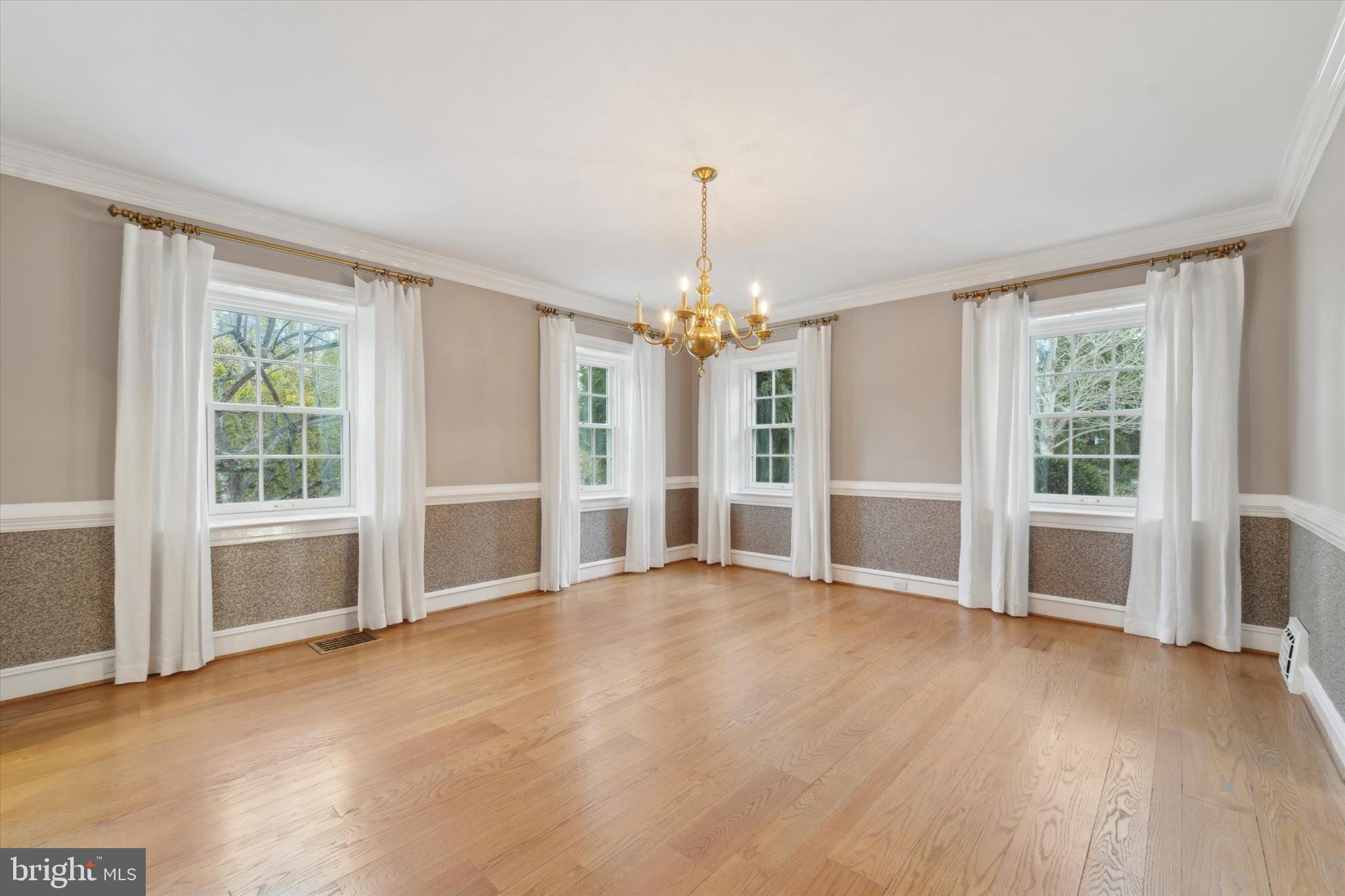 101 E BROOKHAVEN RD