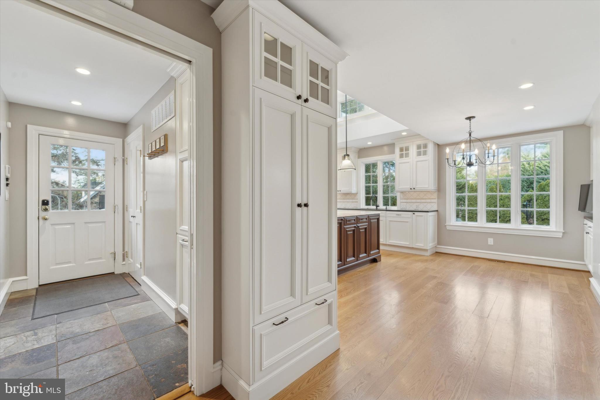 101 E BROOKHAVEN RD