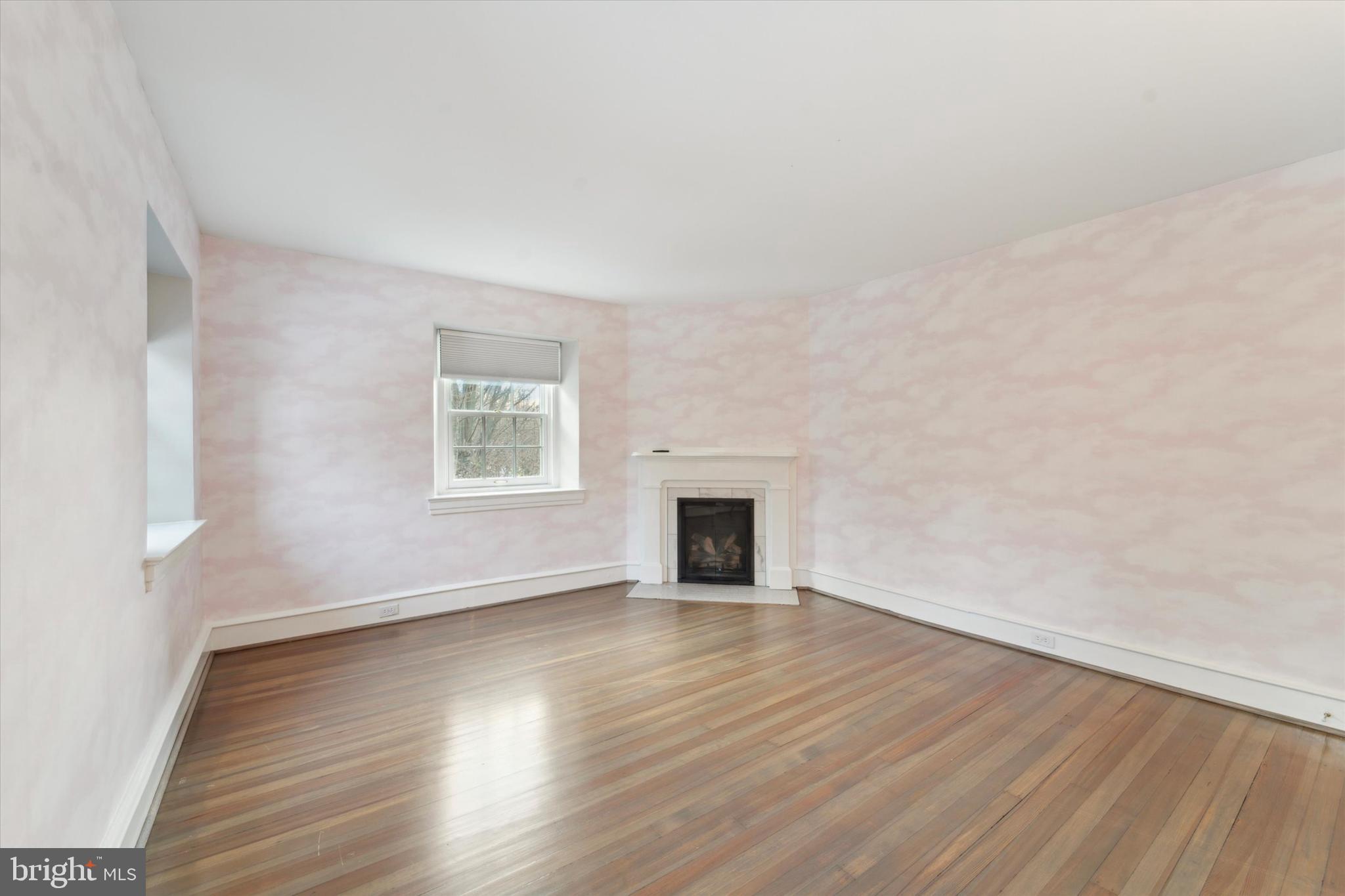 101 E BROOKHAVEN RD