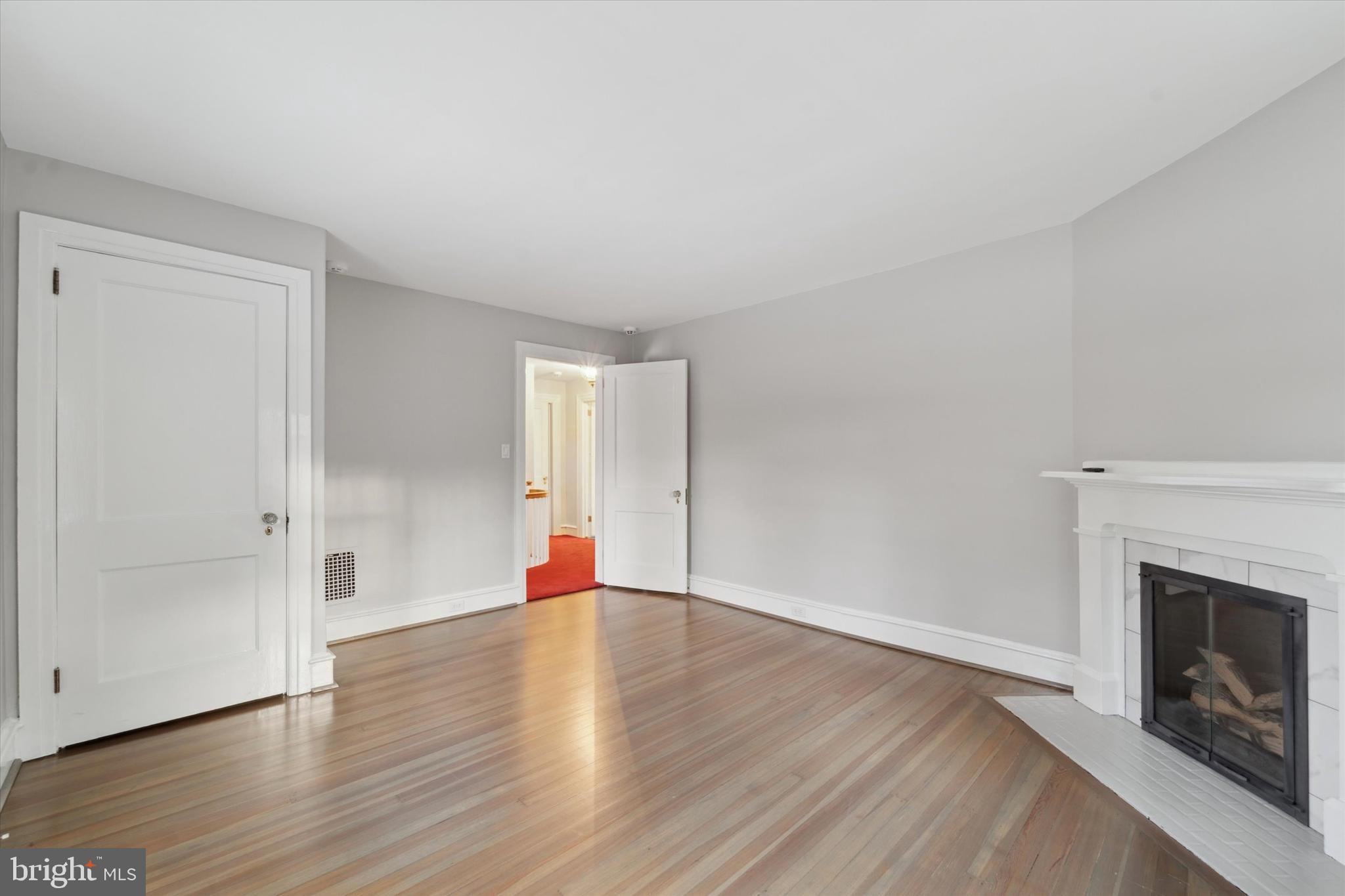 101 E BROOKHAVEN RD