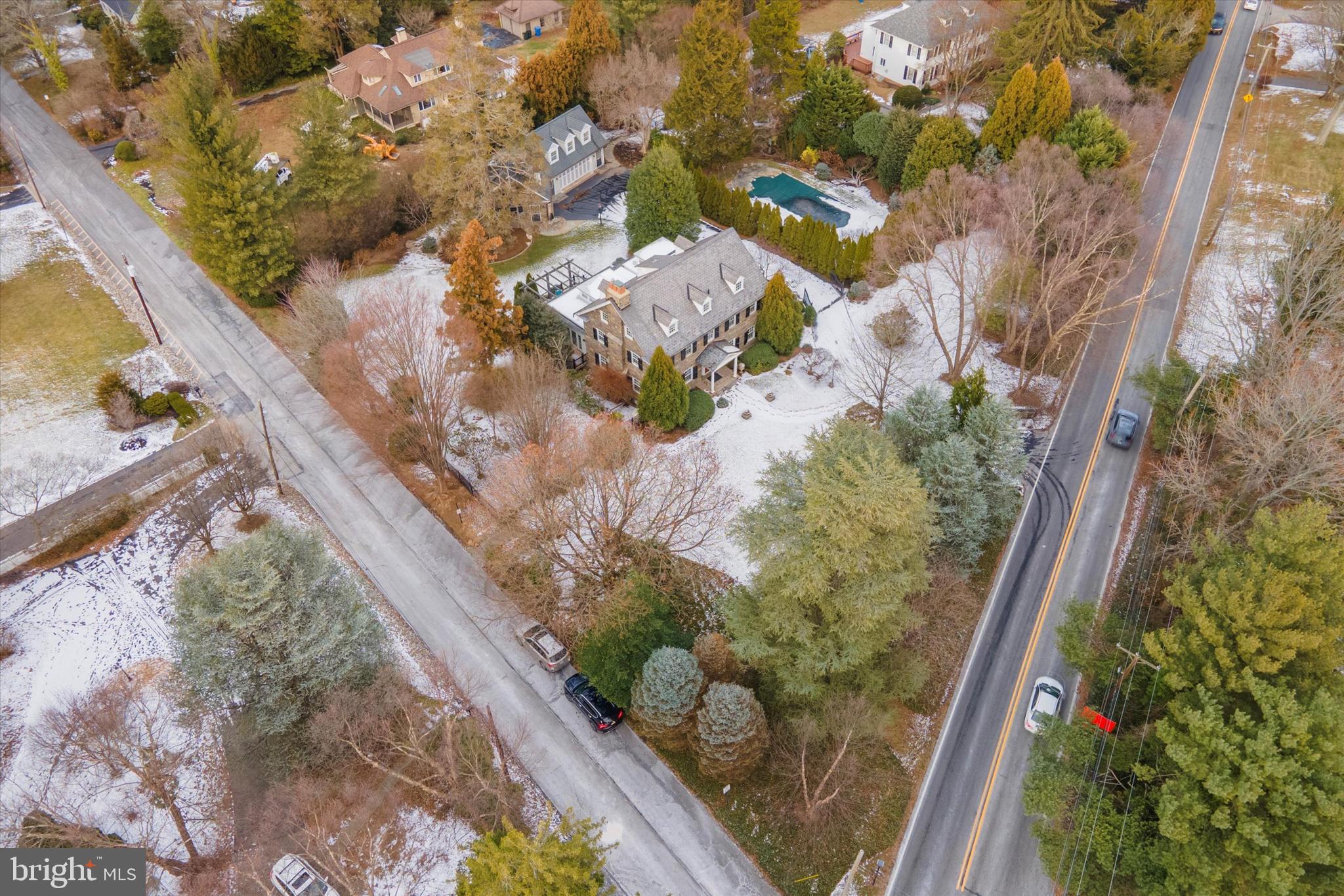 101 E BROOKHAVEN RD