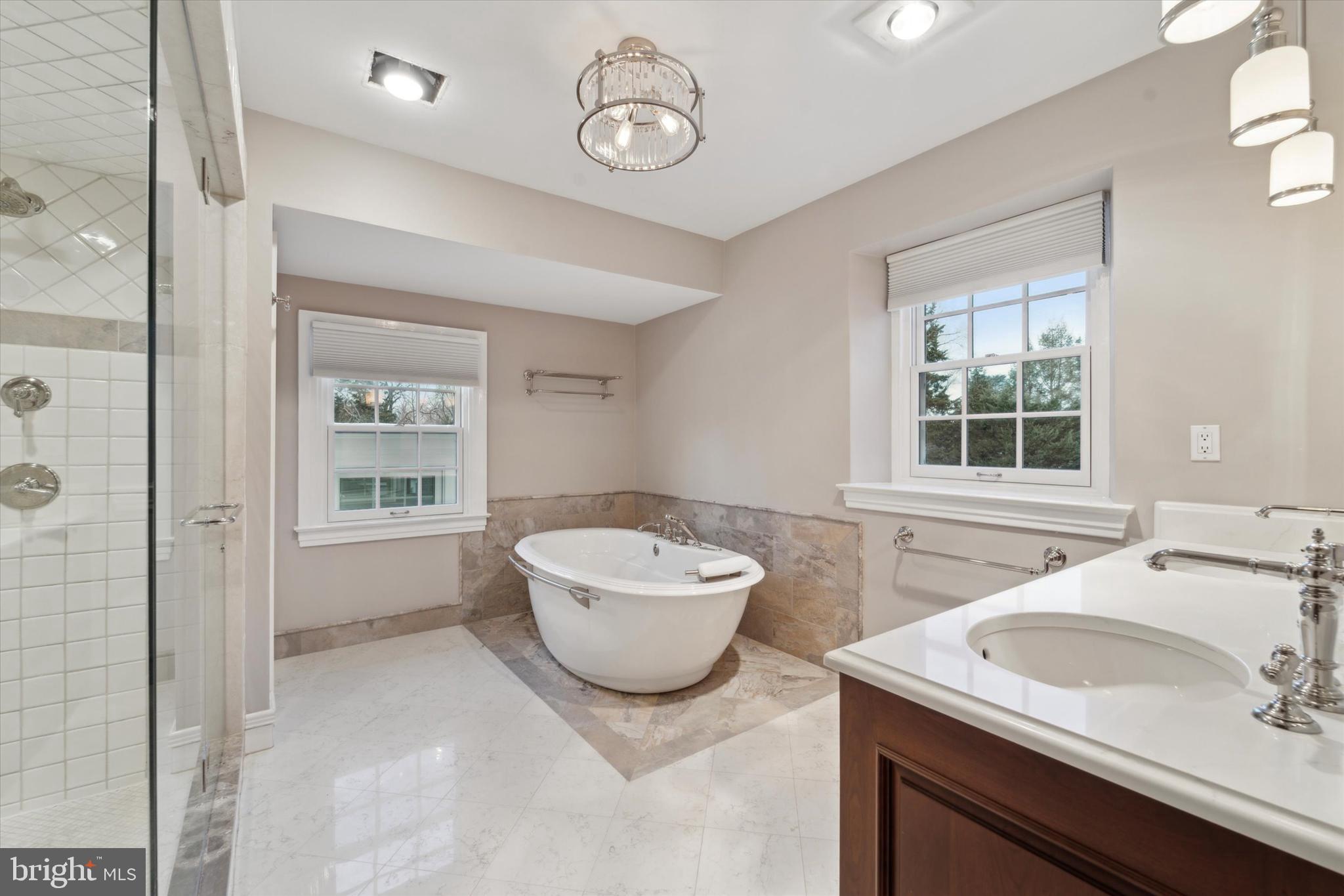 101 E BROOKHAVEN RD