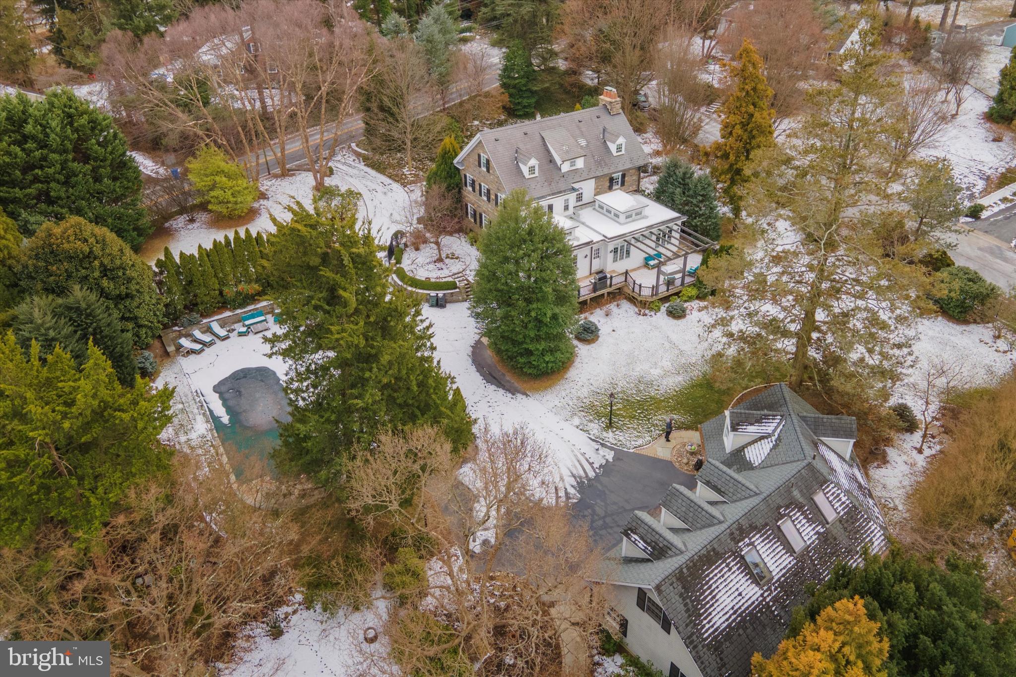101 E BROOKHAVEN RD