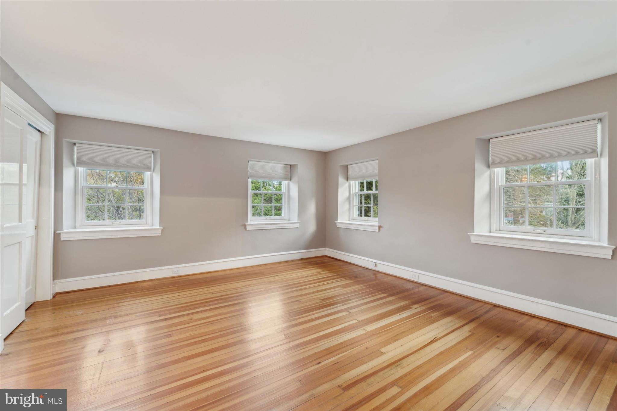 101 E BROOKHAVEN RD
