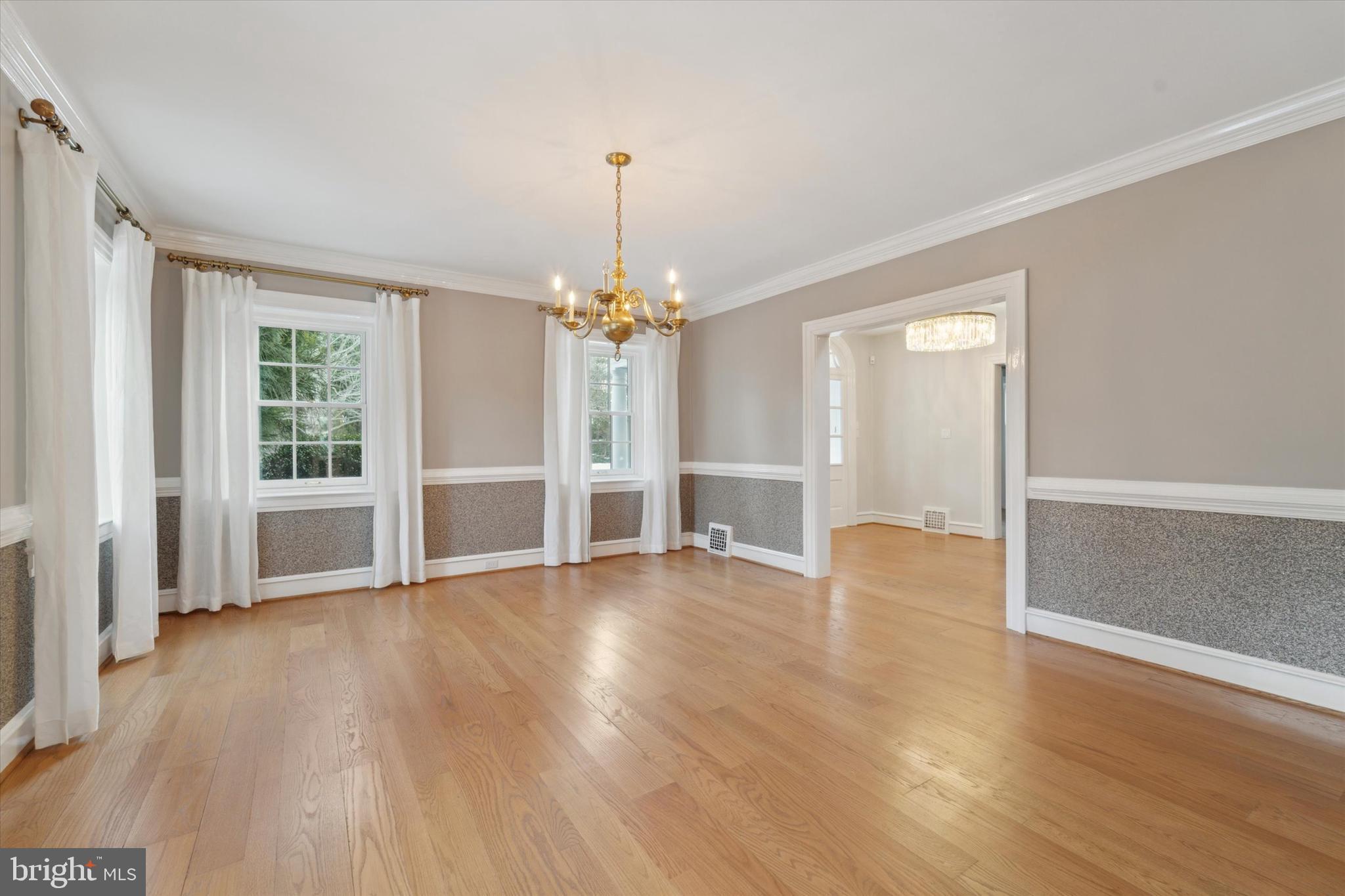 101 E BROOKHAVEN RD
