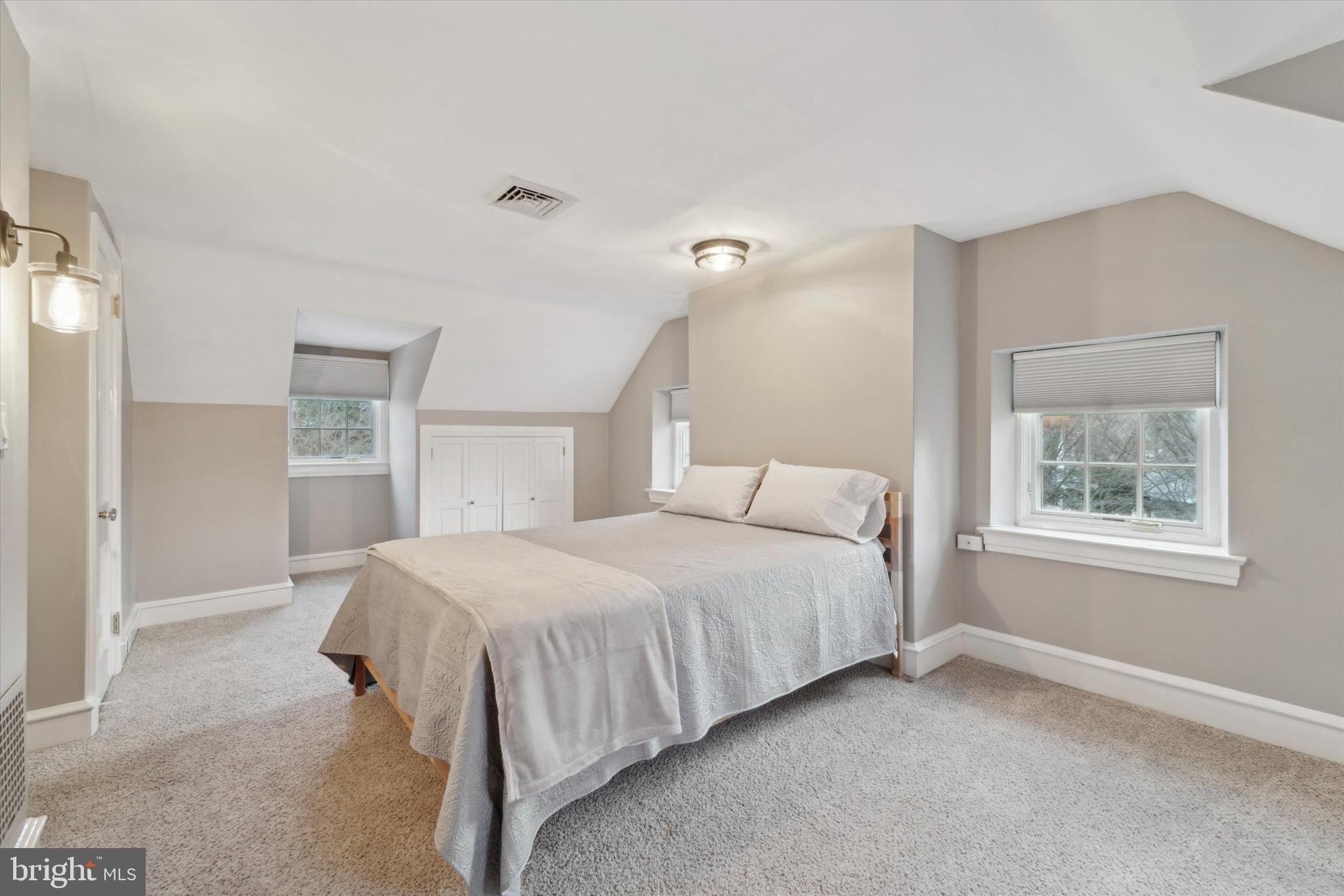 101 E BROOKHAVEN RD
