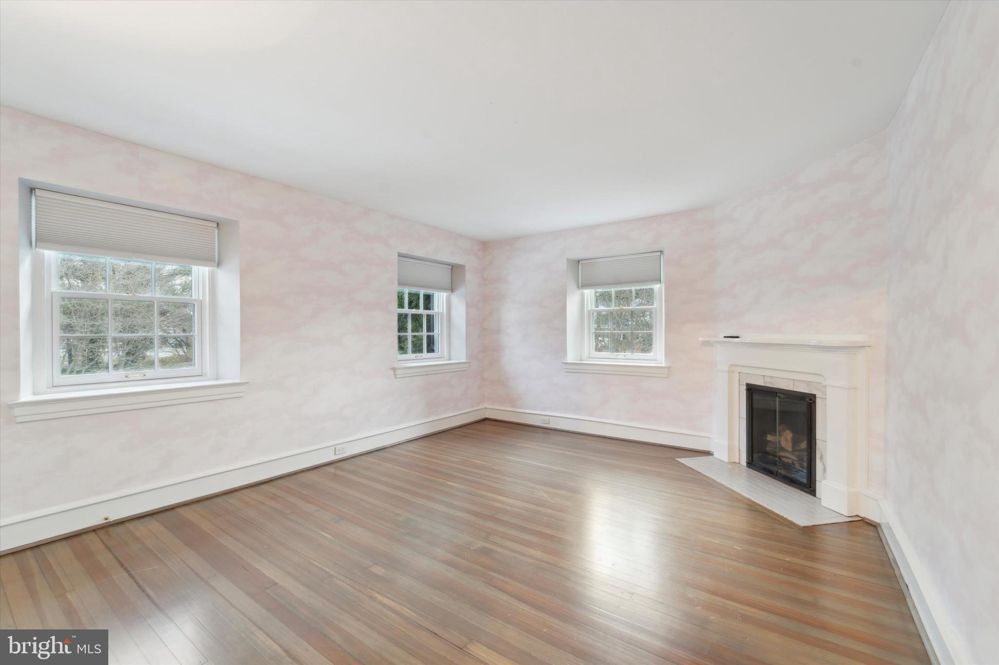 101 E BROOKHAVEN RD