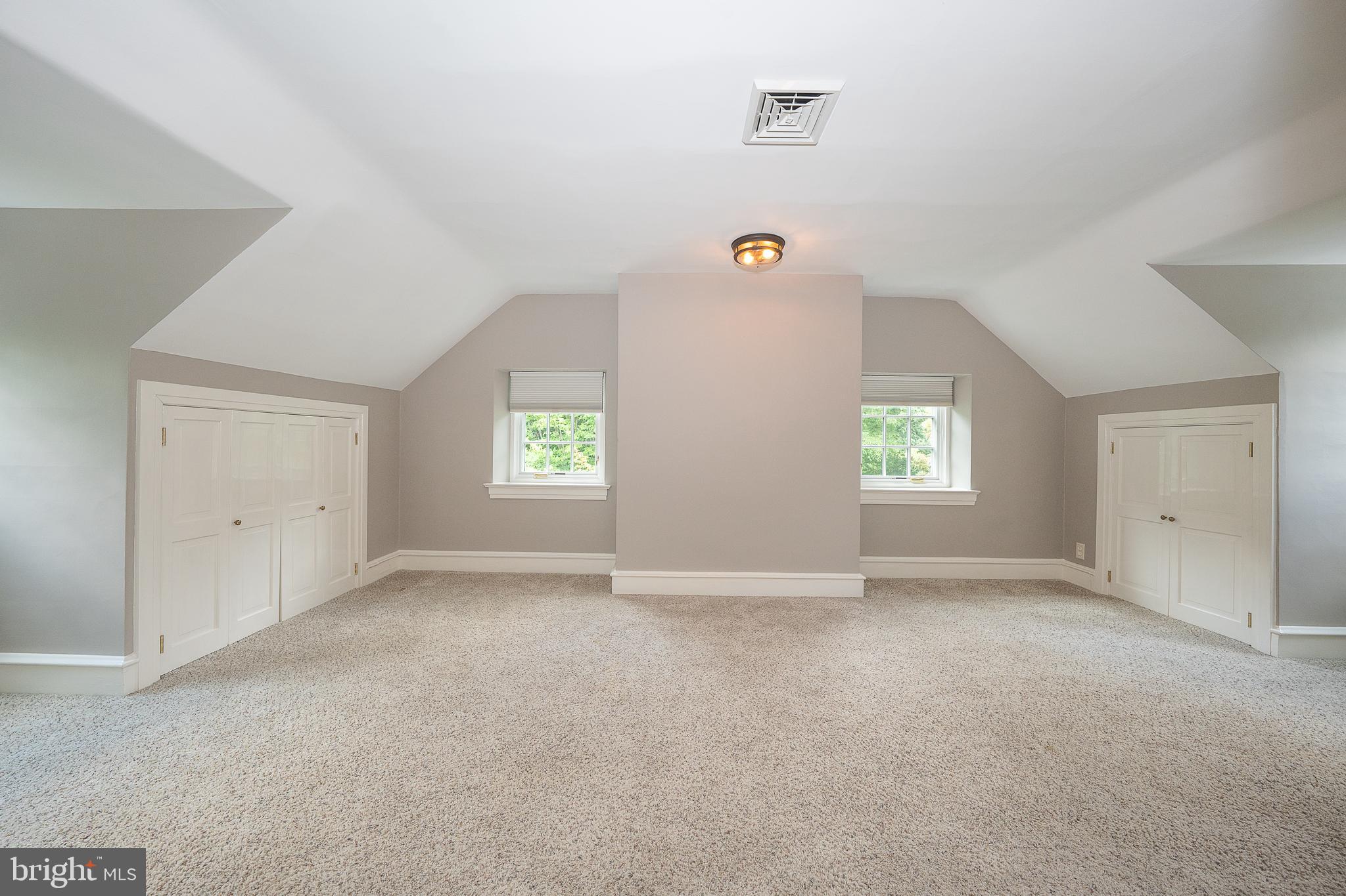 101 E BROOKHAVEN ROAD