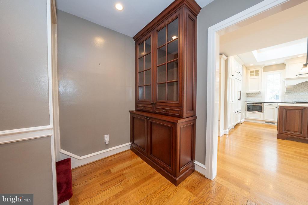101 E BROOKHAVEN ROAD