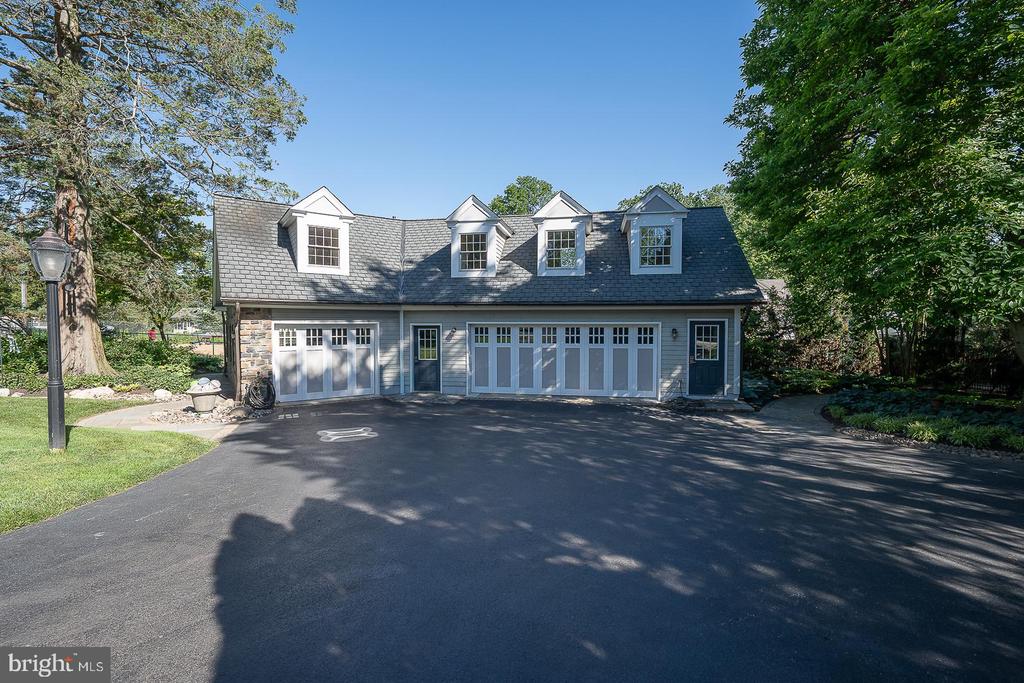 101 E BROOKHAVEN ROAD