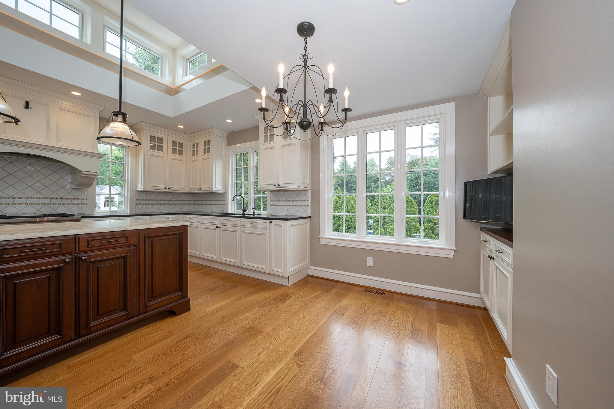 101 E BROOKHAVEN ROAD