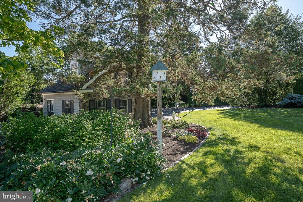 101 E BROOKHAVEN ROAD