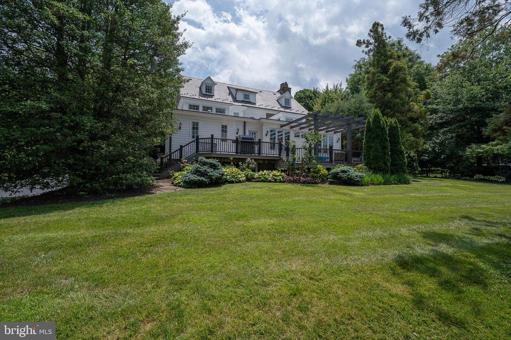 101 E BROOKHAVEN ROAD