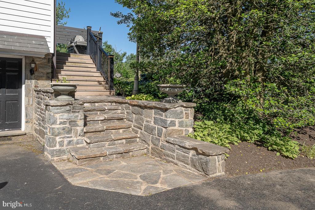 101 E BROOKHAVEN ROAD