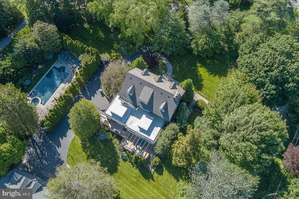 101 E BROOKHAVEN ROAD