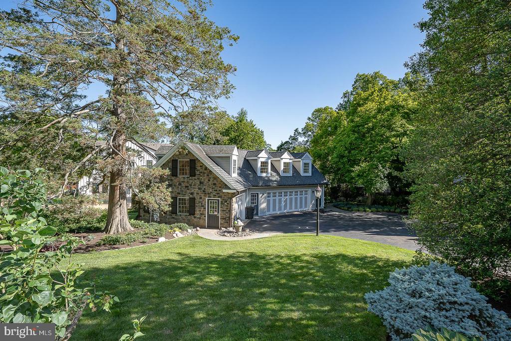 101 E BROOKHAVEN ROAD