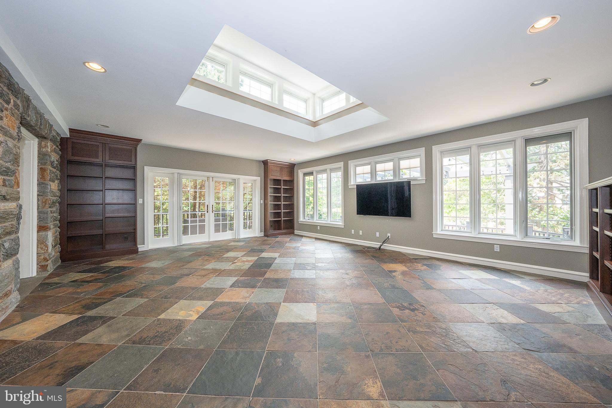 101 E BROOKHAVEN ROAD