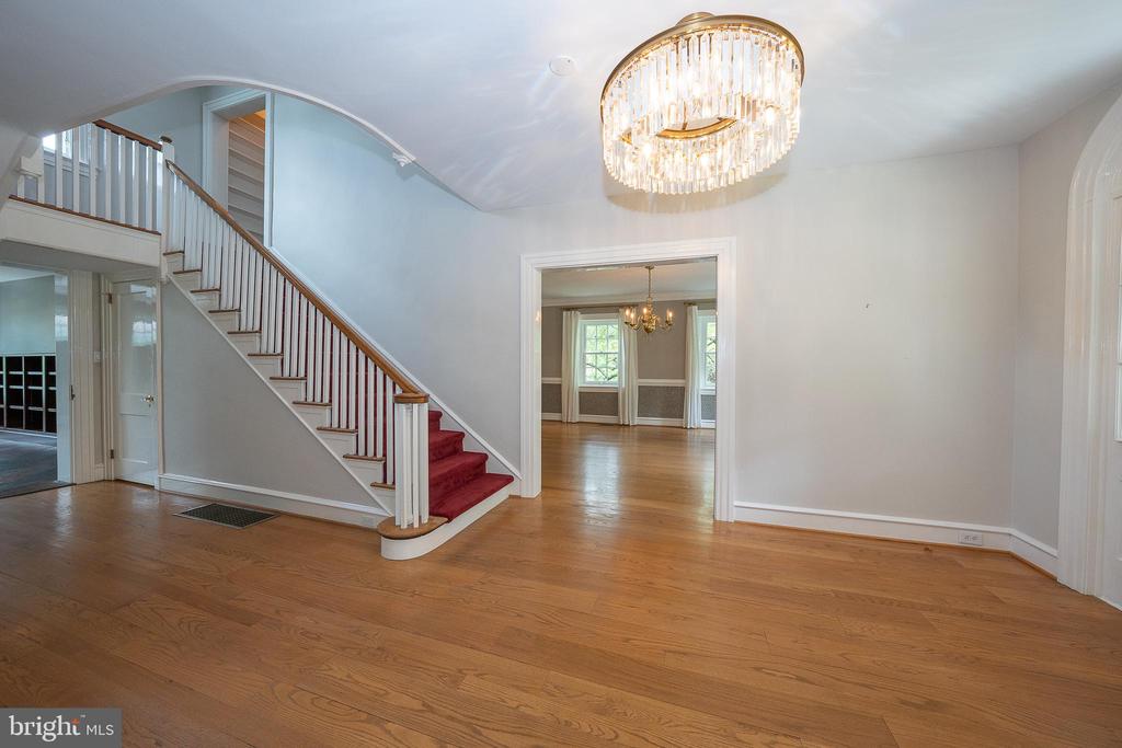 101 E BROOKHAVEN ROAD
