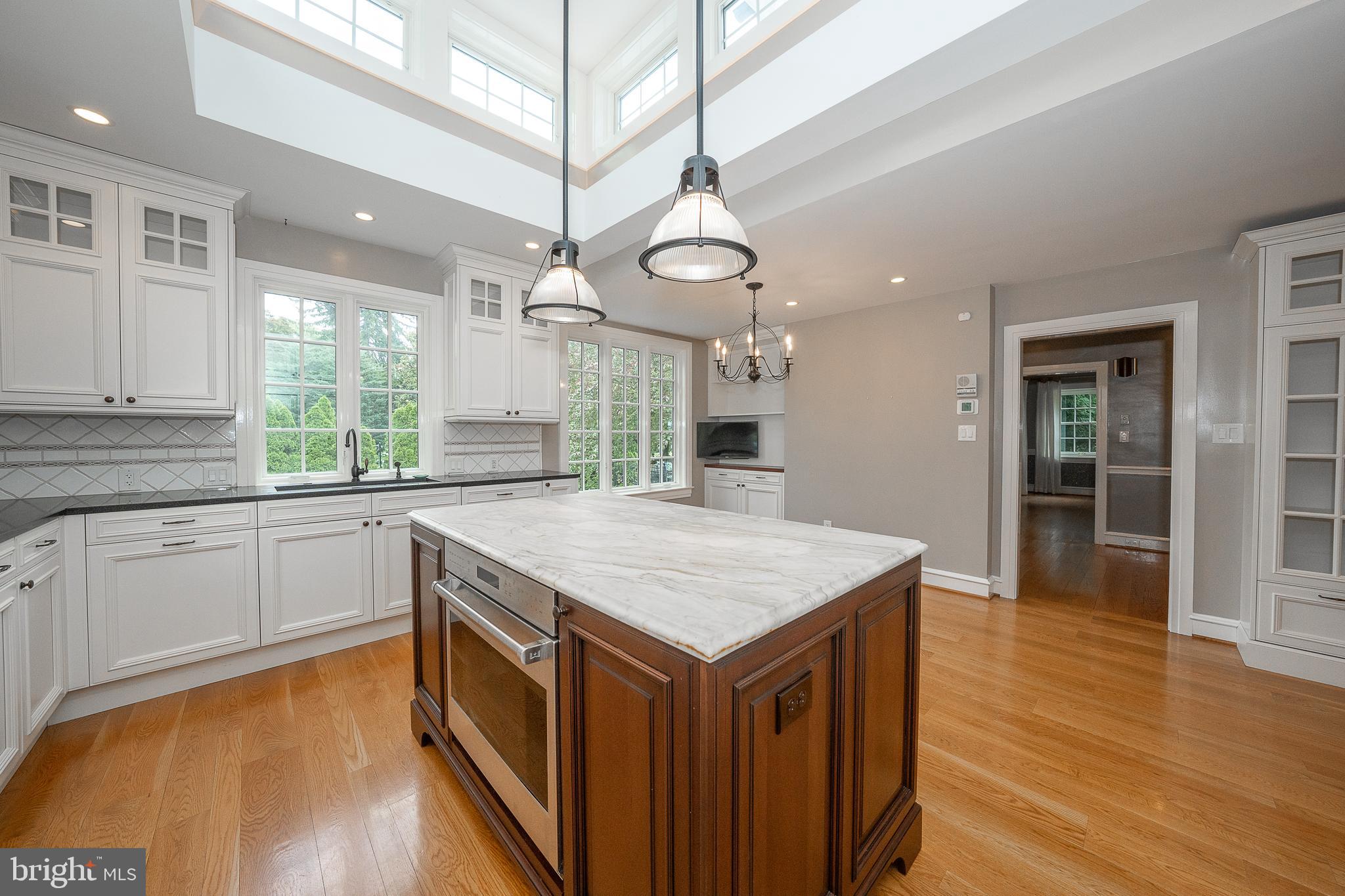 101 E BROOKHAVEN ROAD