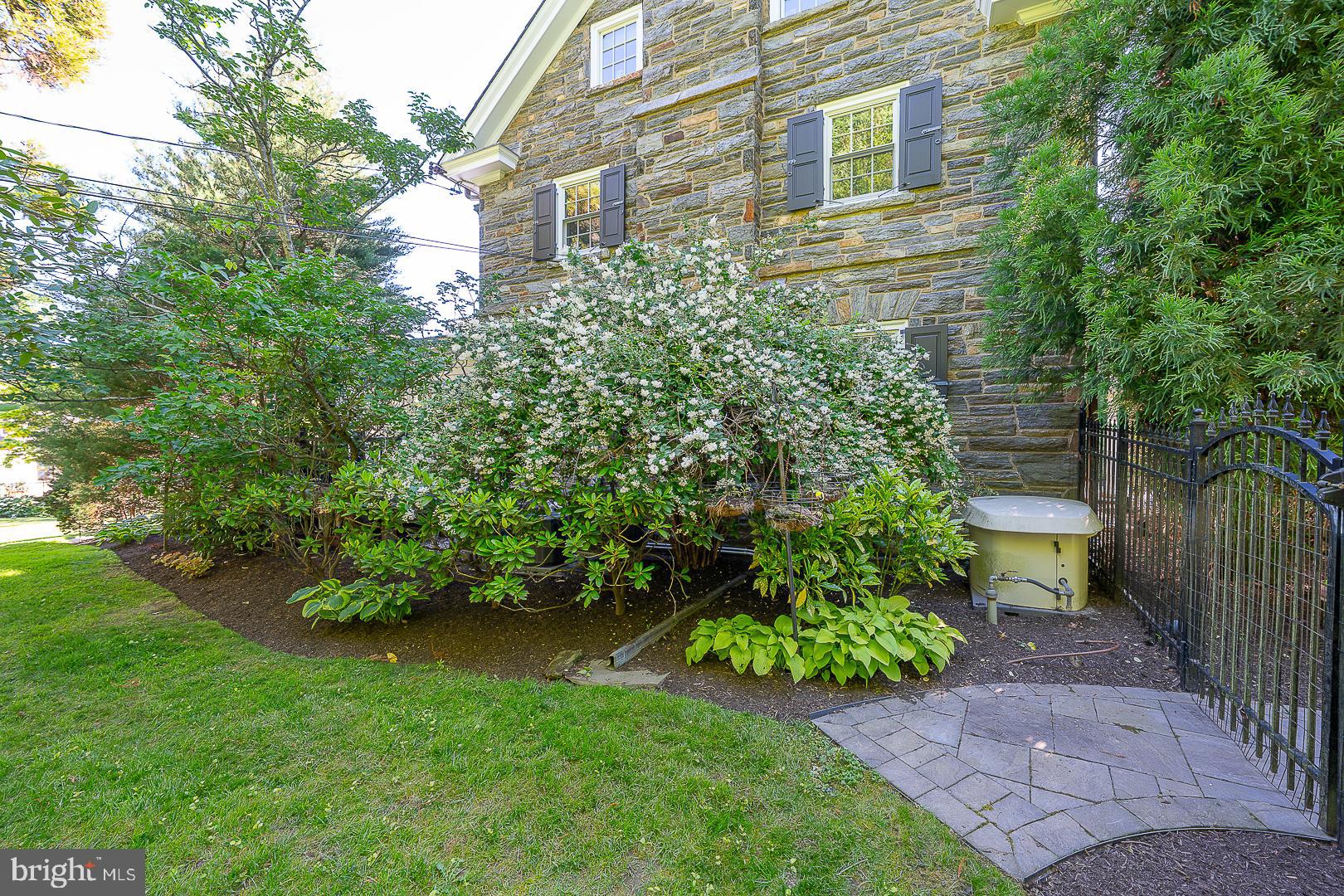 101 E BROOKHAVEN ROAD