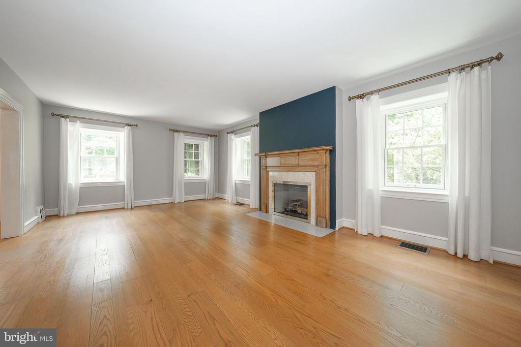 101 E BROOKHAVEN ROAD