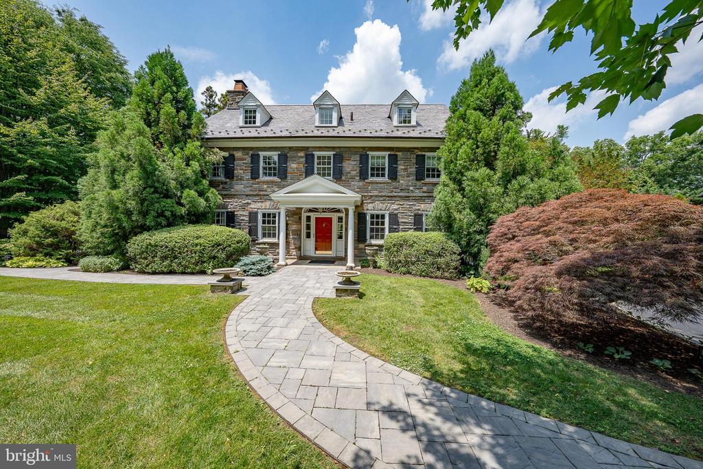 101 E BROOKHAVEN ROAD
