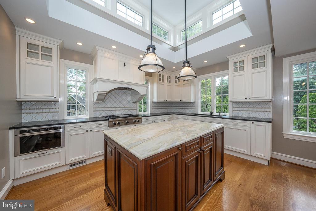 101 E BROOKHAVEN ROAD
