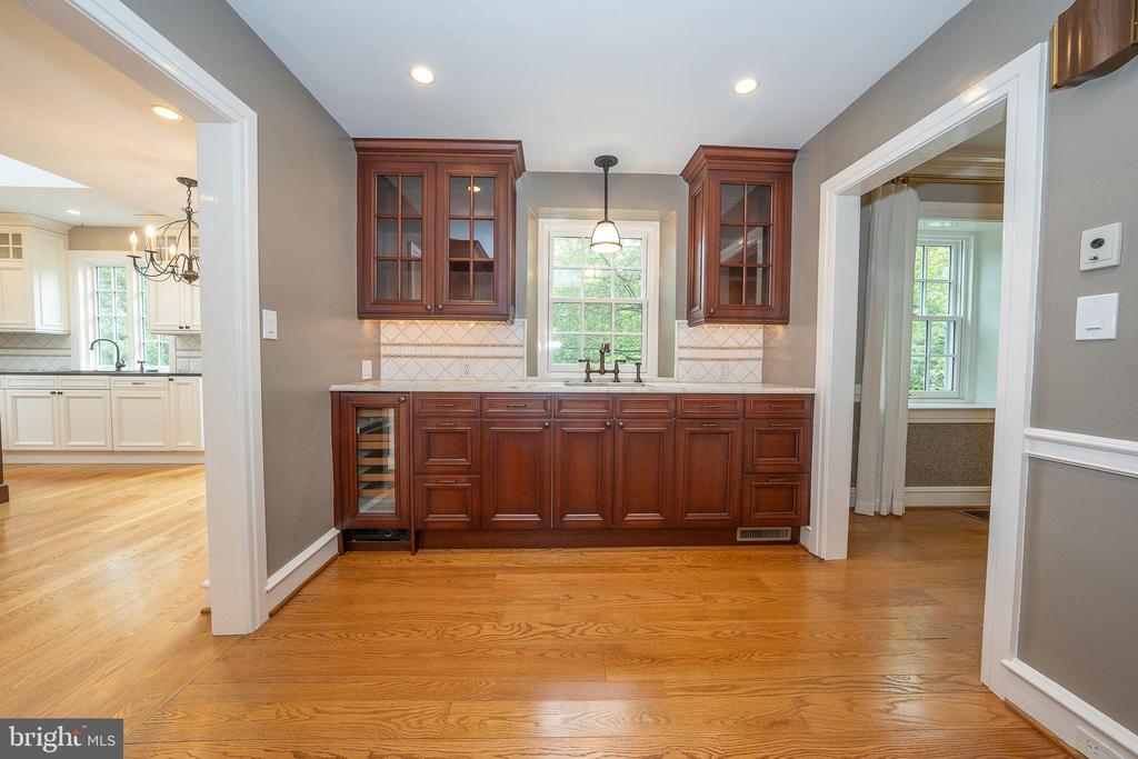 101 E BROOKHAVEN ROAD
