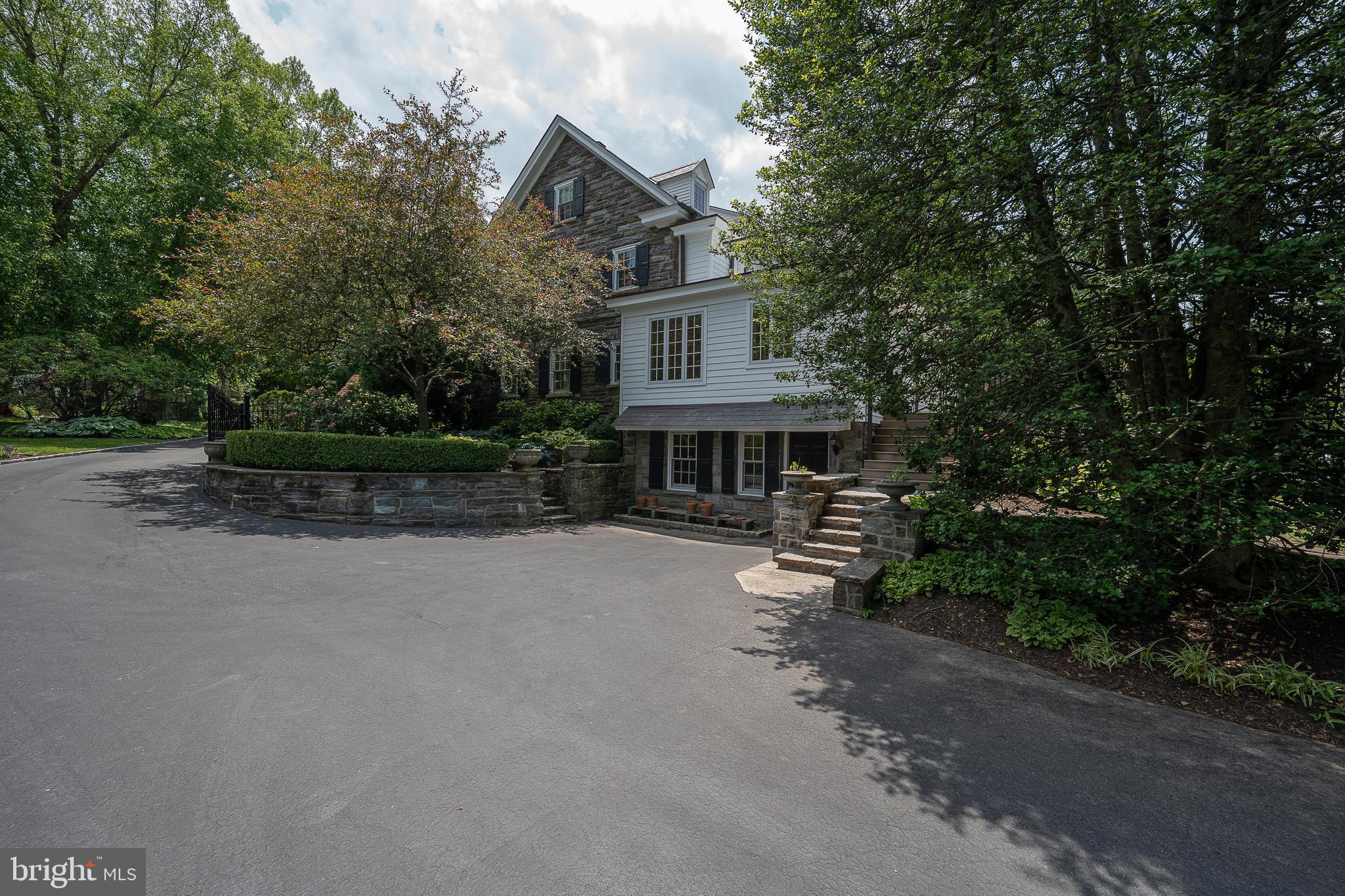 101 E BROOKHAVEN ROAD