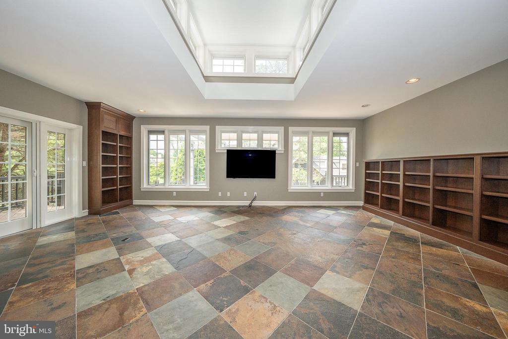 101 E BROOKHAVEN ROAD