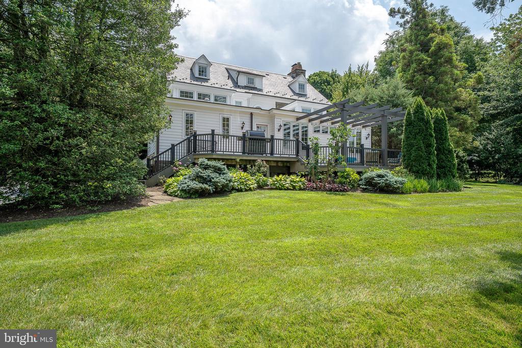 101 E BROOKHAVEN ROAD