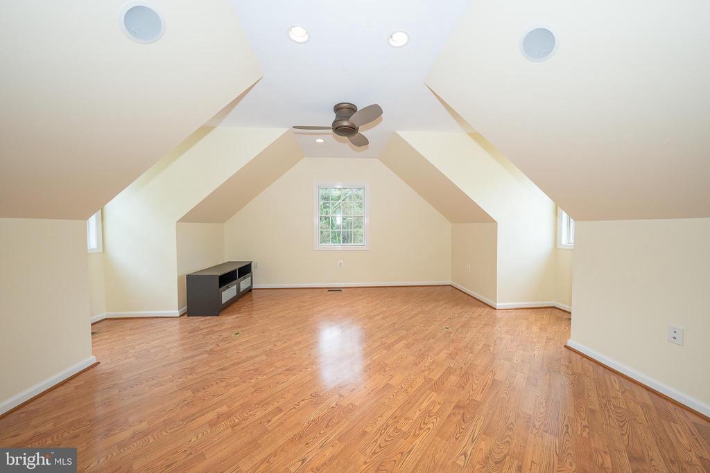101 E BROOKHAVEN ROAD
