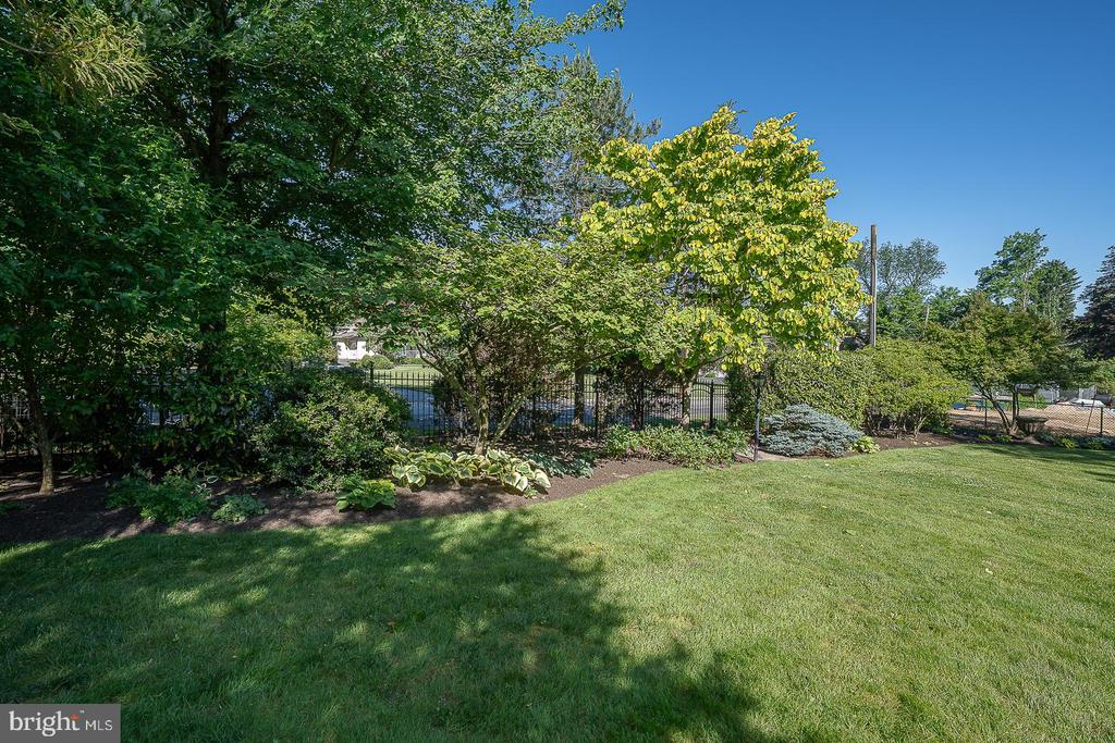 101 E BROOKHAVEN ROAD
