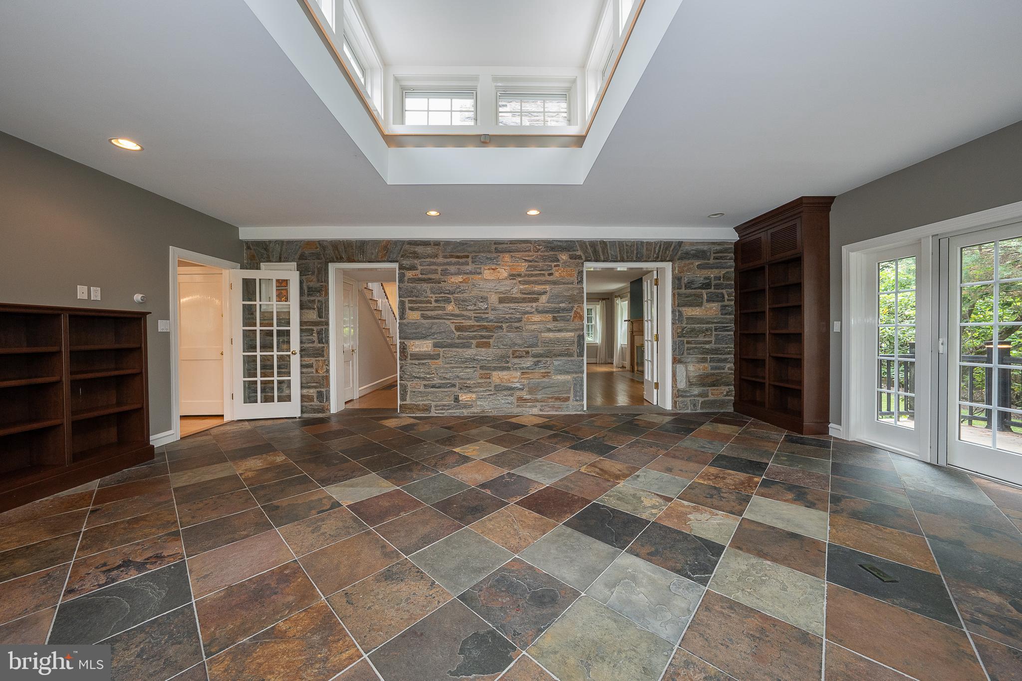 101 E BROOKHAVEN ROAD