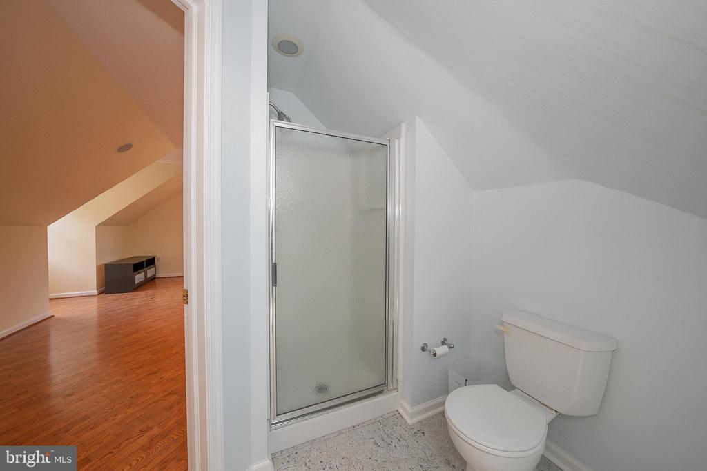 101 E BROOKHAVEN ROAD