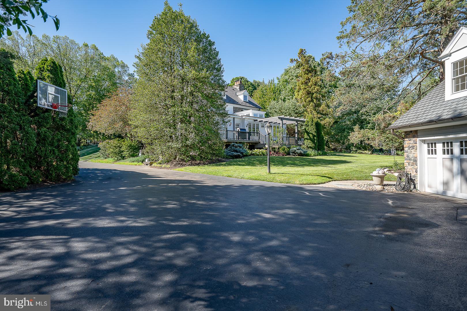 101 E BROOKHAVEN ROAD