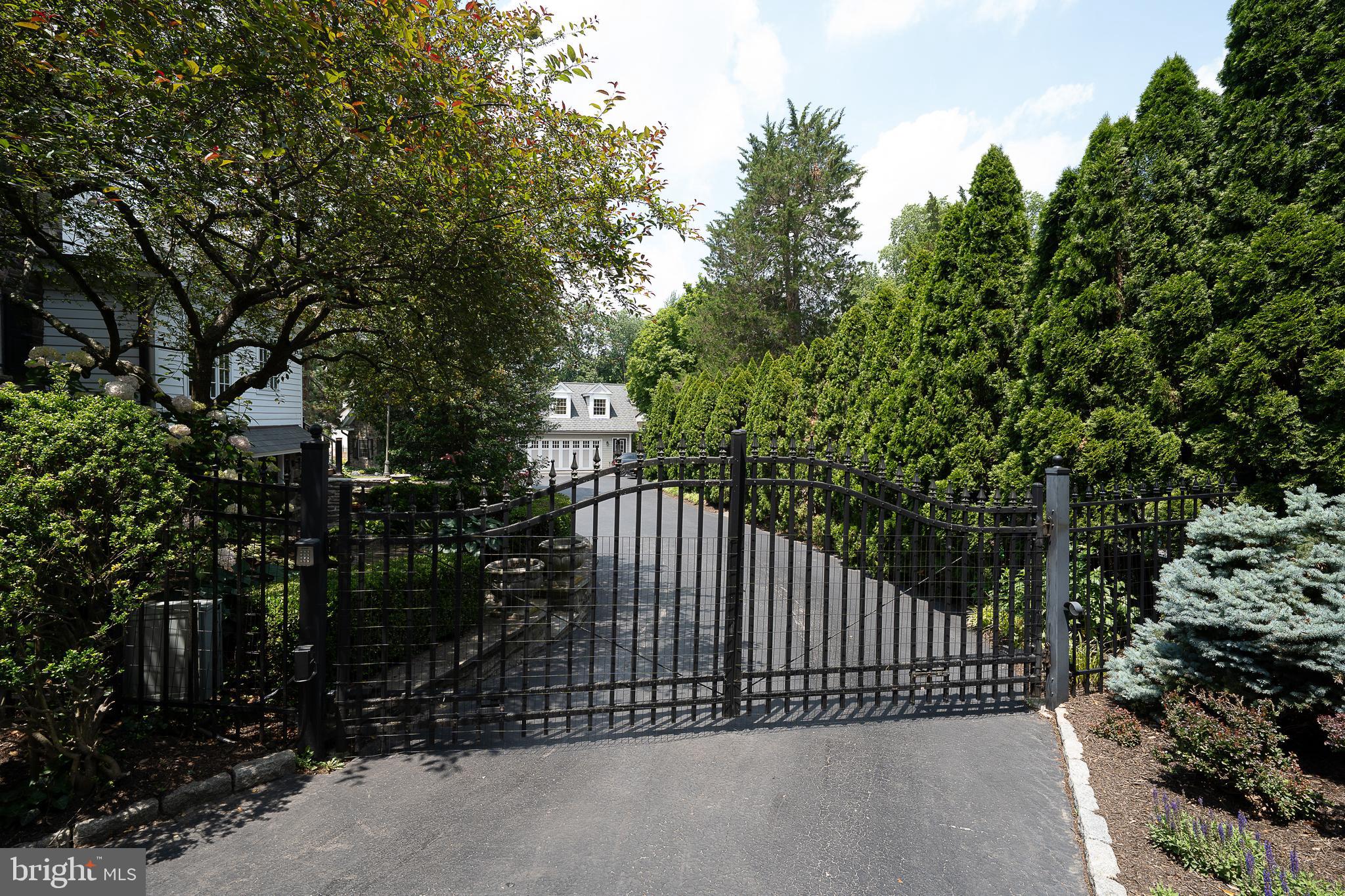 101 E BROOKHAVEN ROAD
