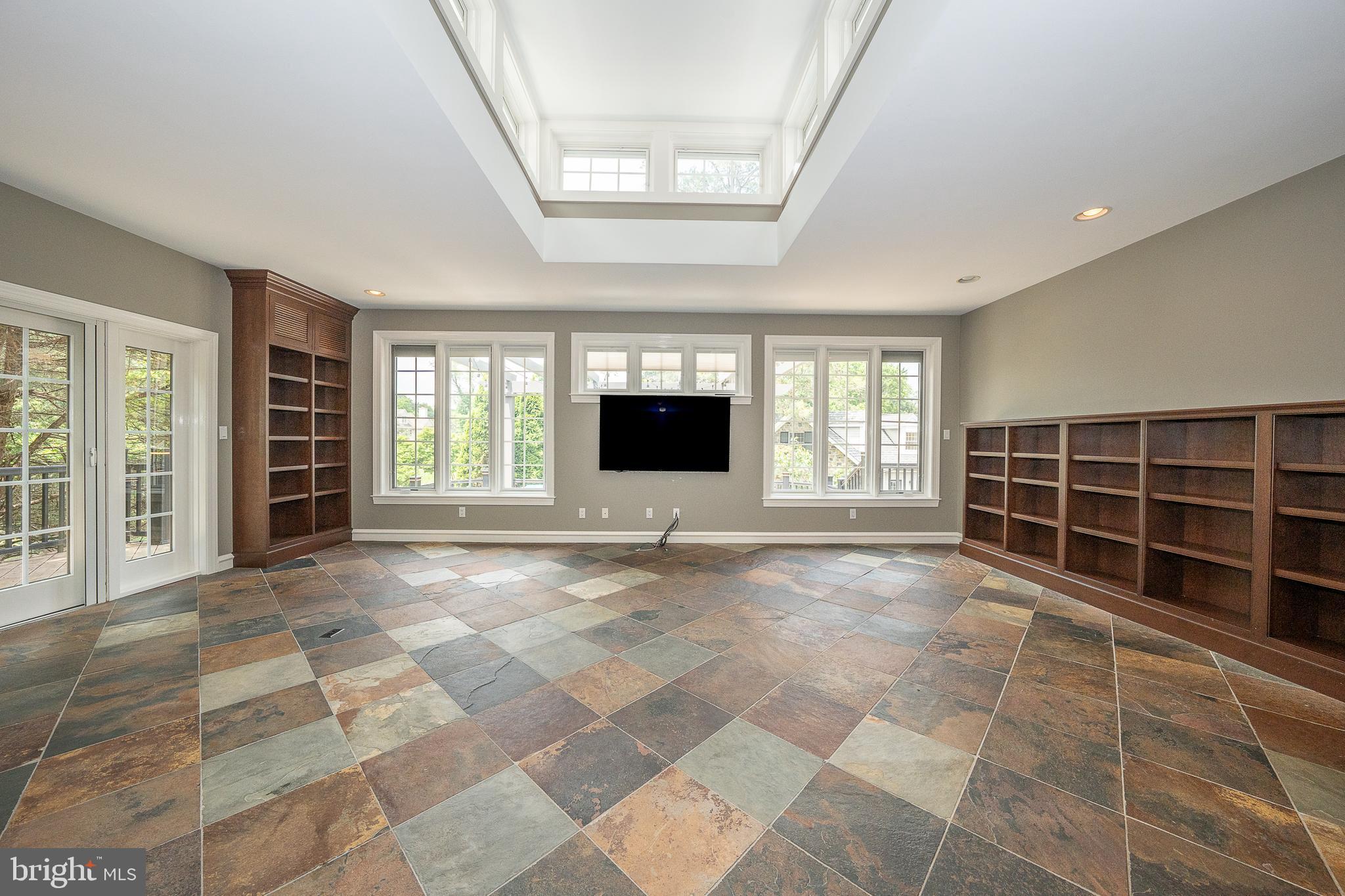 101 E BROOKHAVEN ROAD