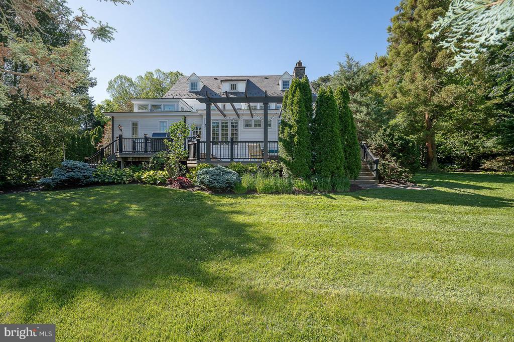 101 E BROOKHAVEN ROAD