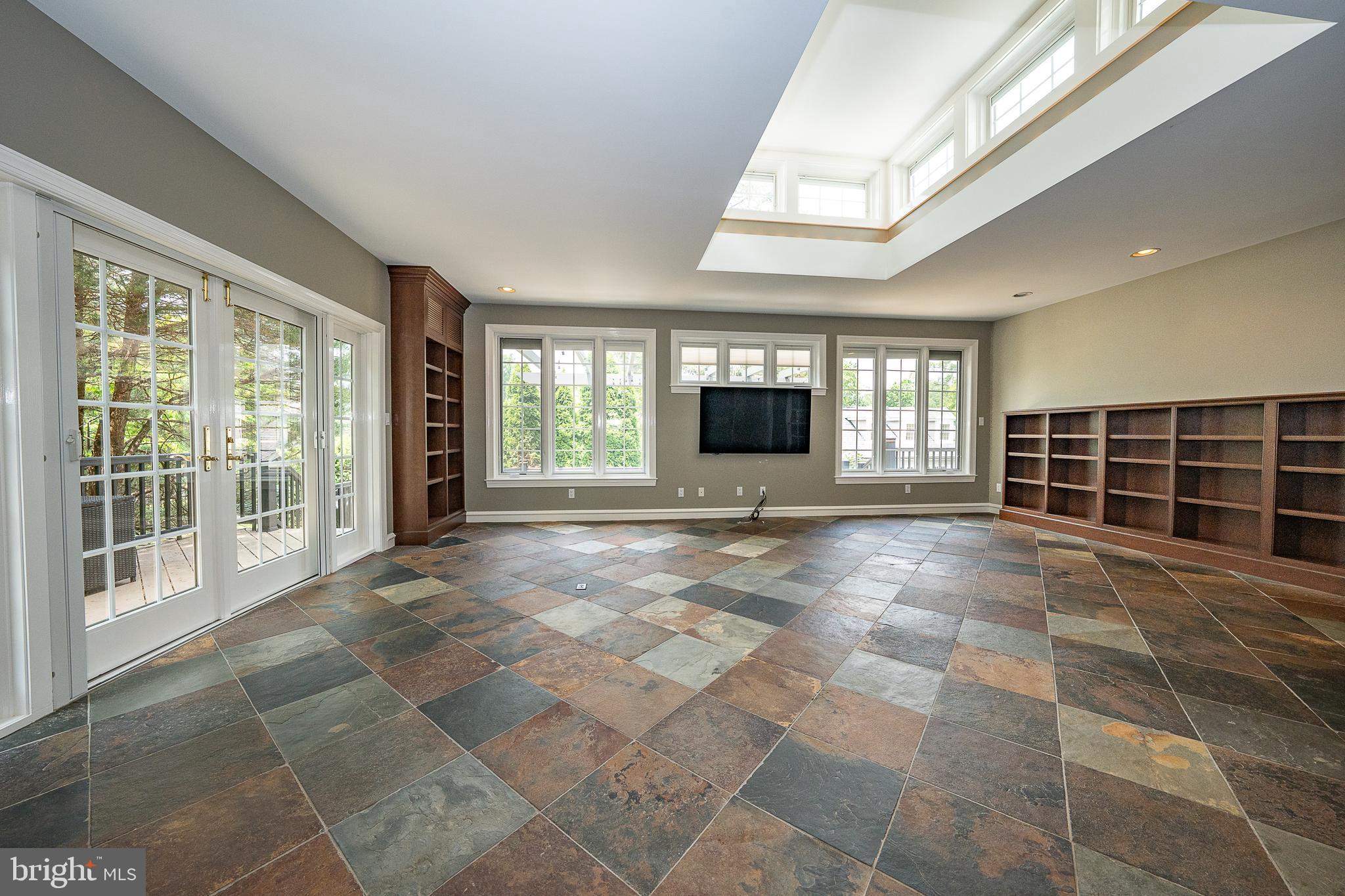 101 E BROOKHAVEN ROAD