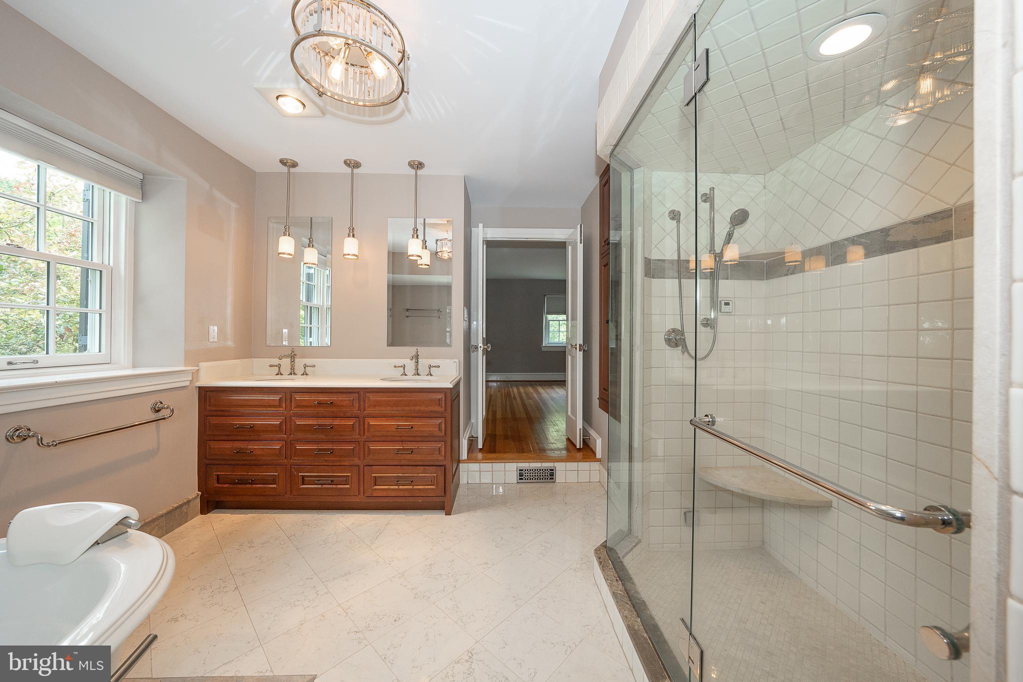 101 E BROOKHAVEN ROAD