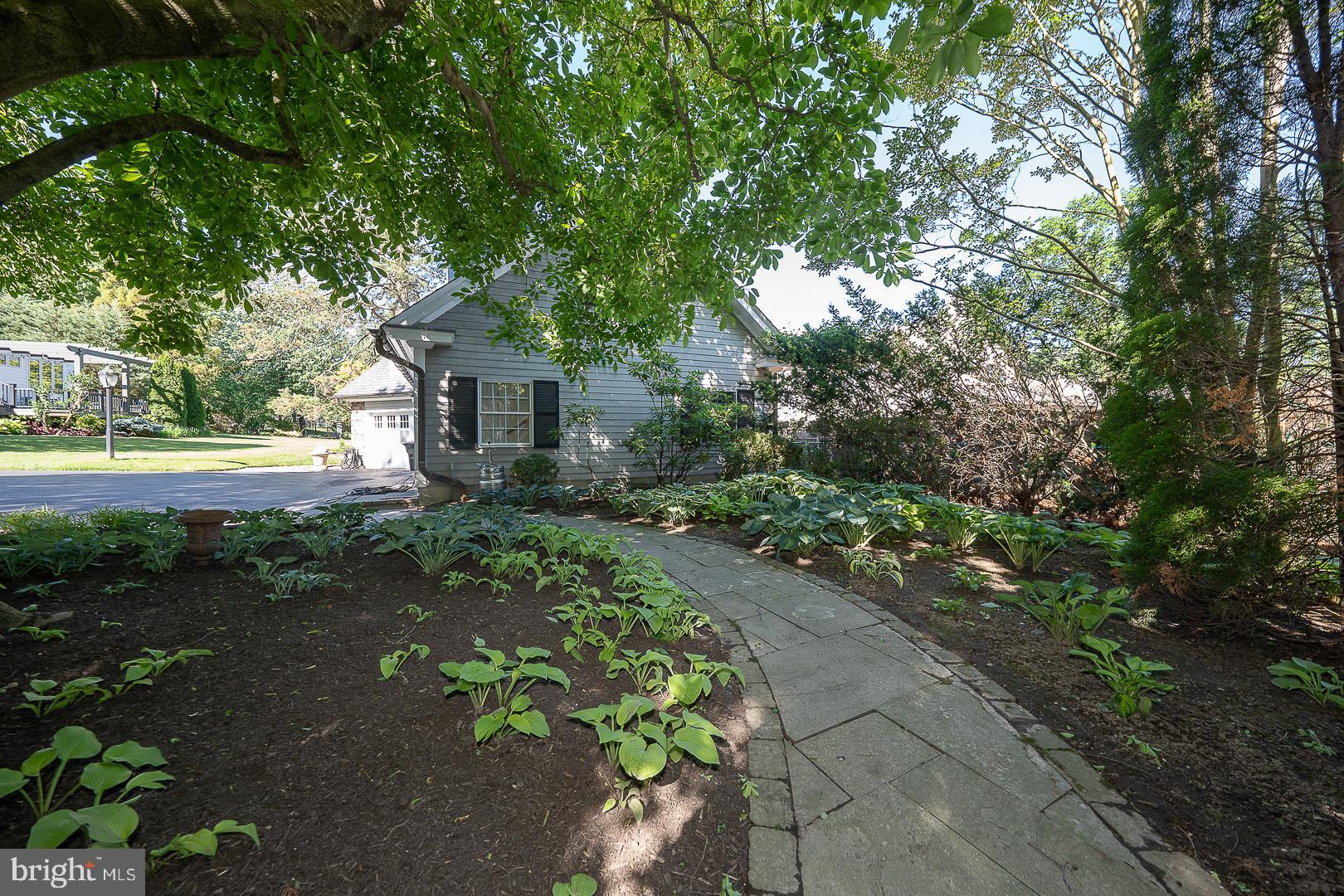 101 E BROOKHAVEN ROAD