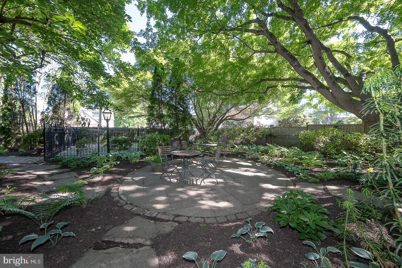 101 E BROOKHAVEN ROAD