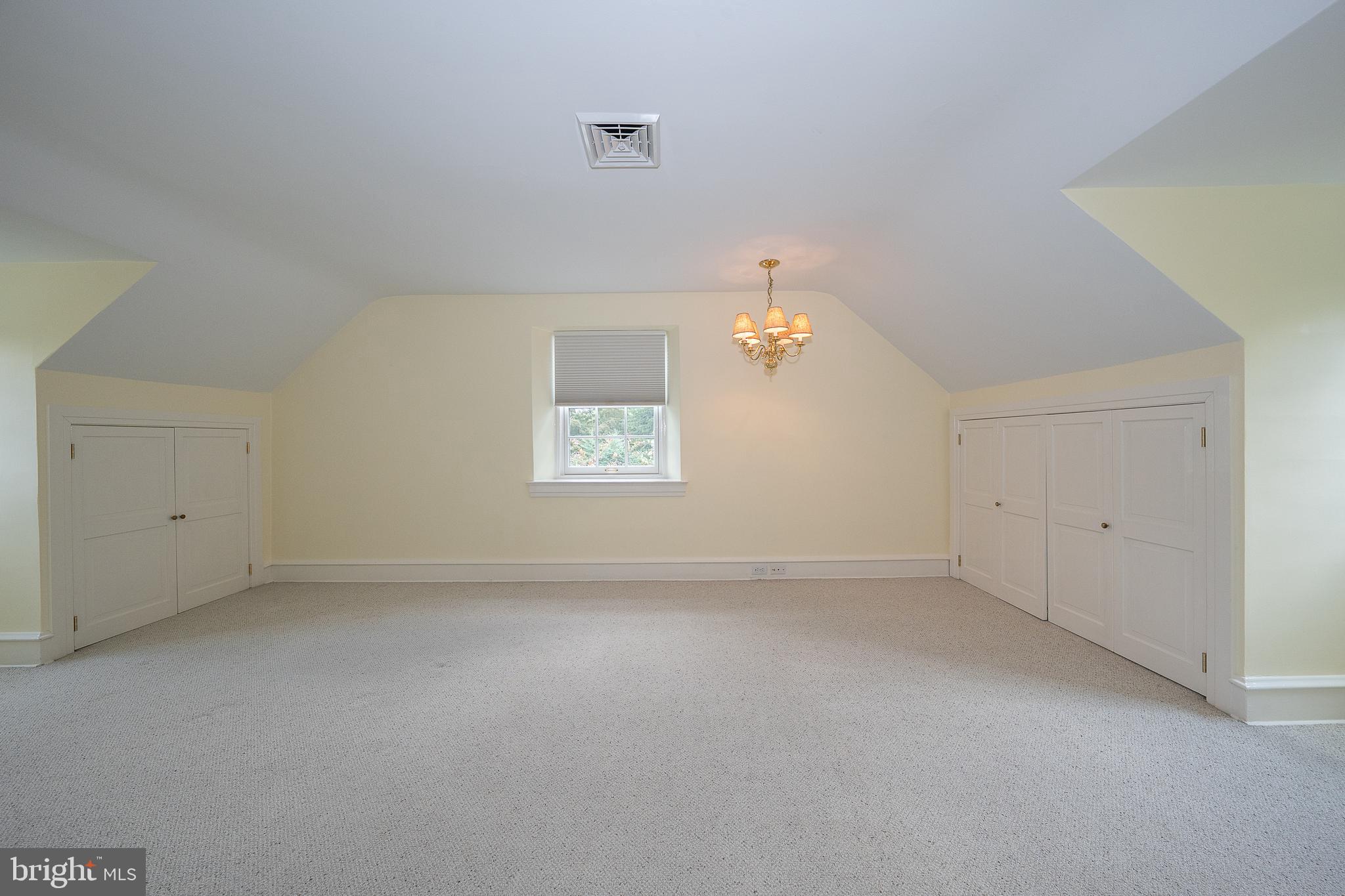 101 E BROOKHAVEN ROAD