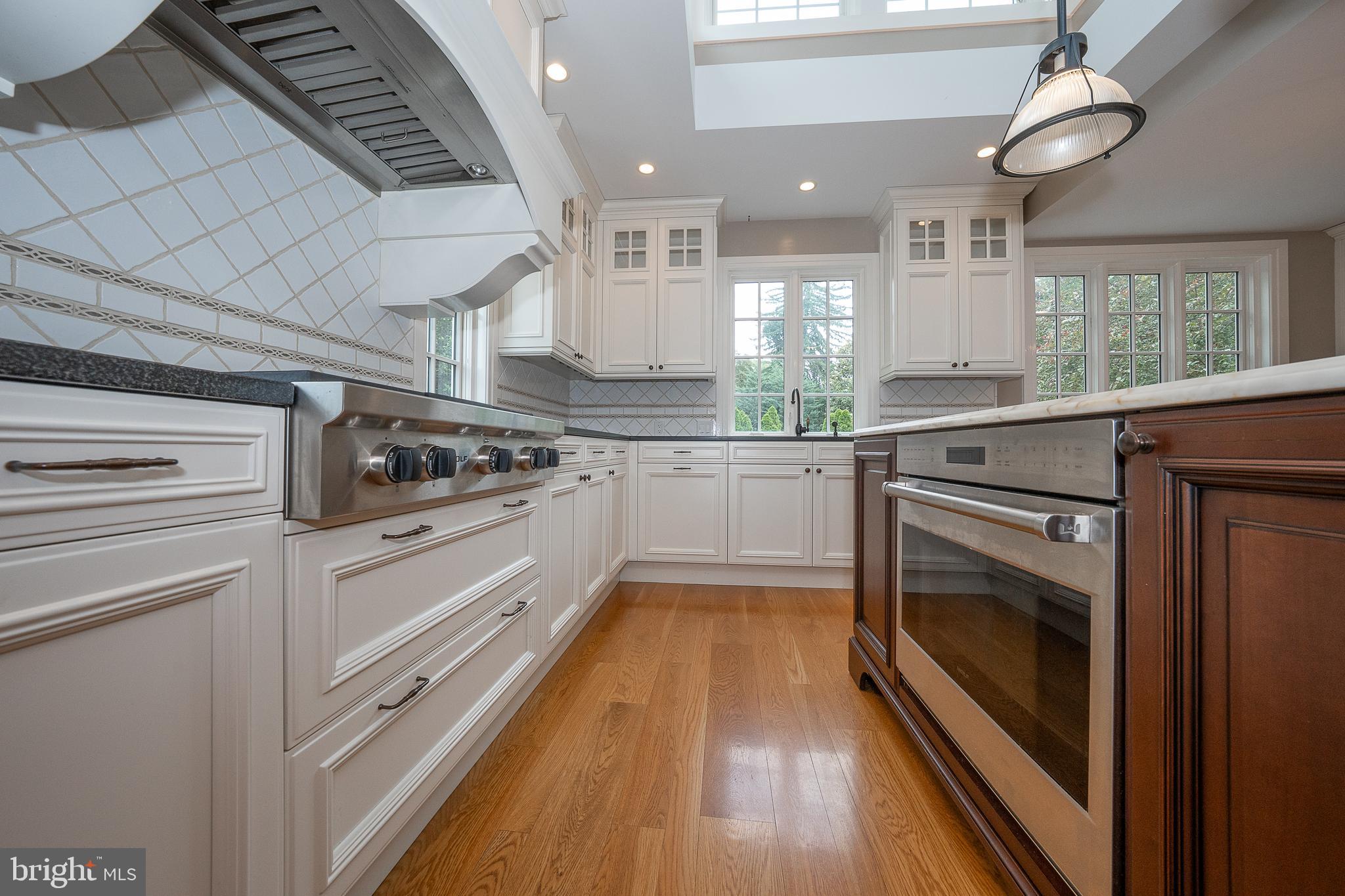 101 E BROOKHAVEN ROAD