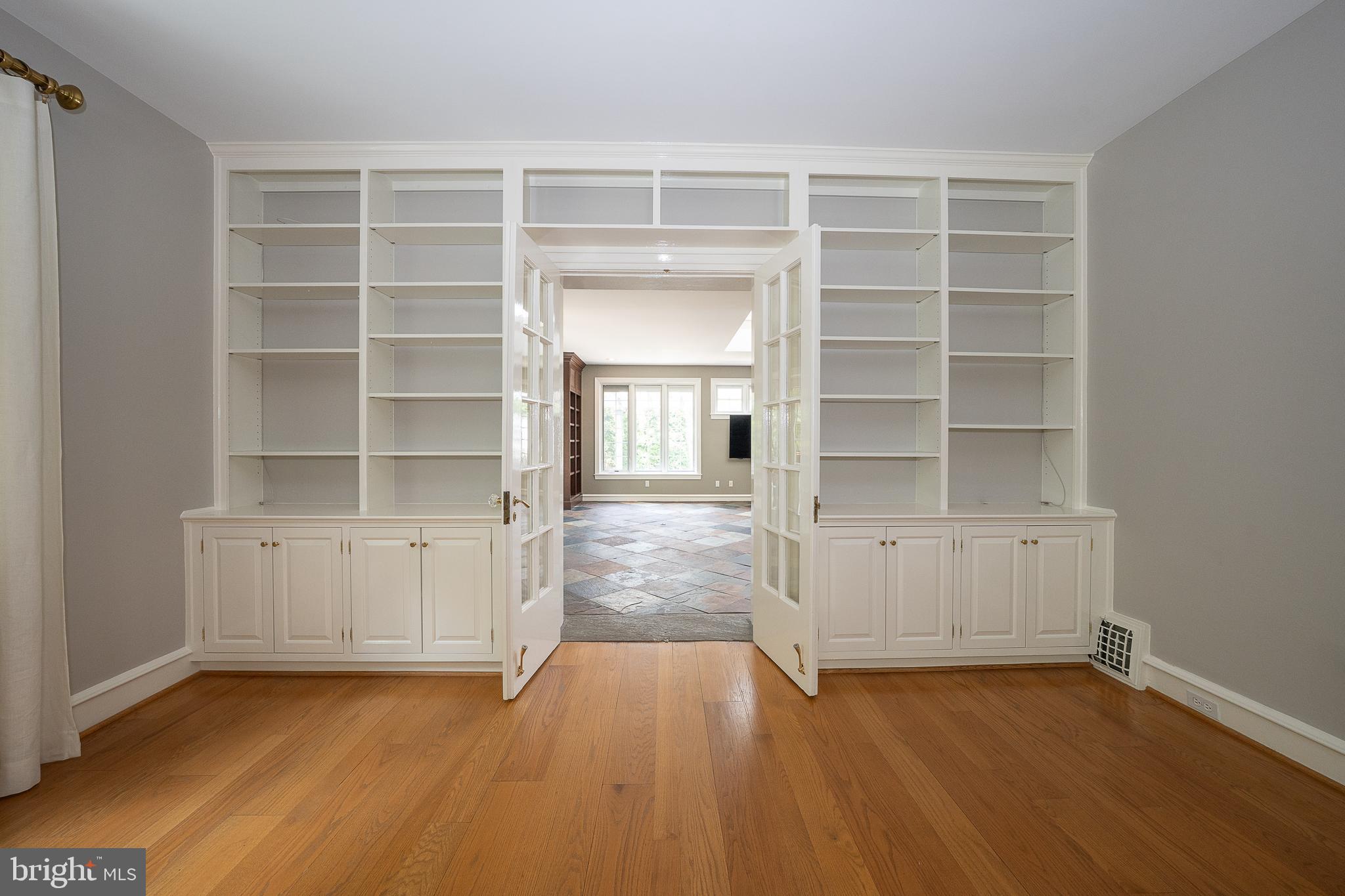 101 E BROOKHAVEN ROAD