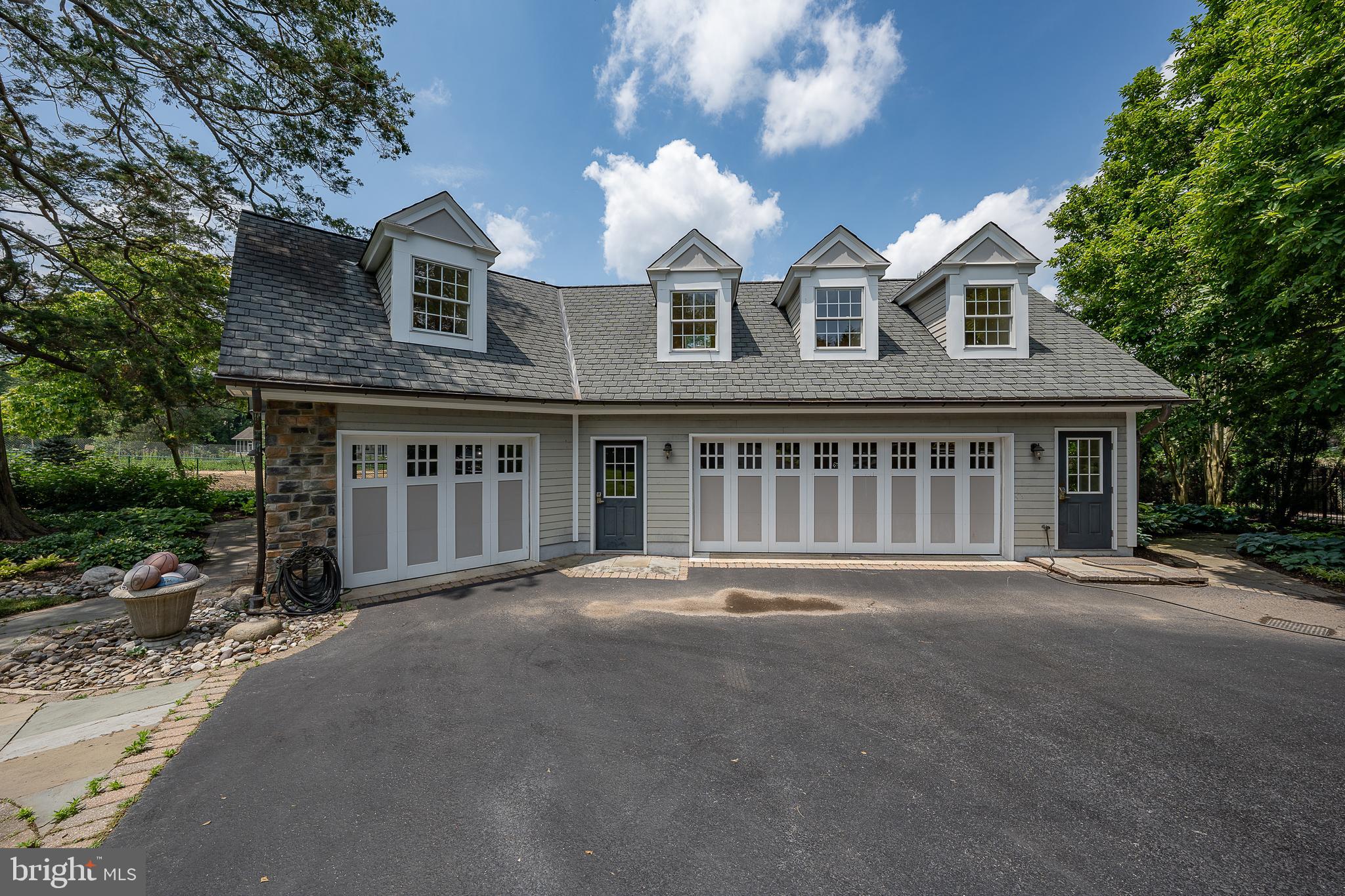 101 E BROOKHAVEN ROAD